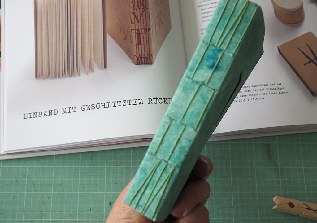 Bücher binden Grünes Buch ©muellerinart