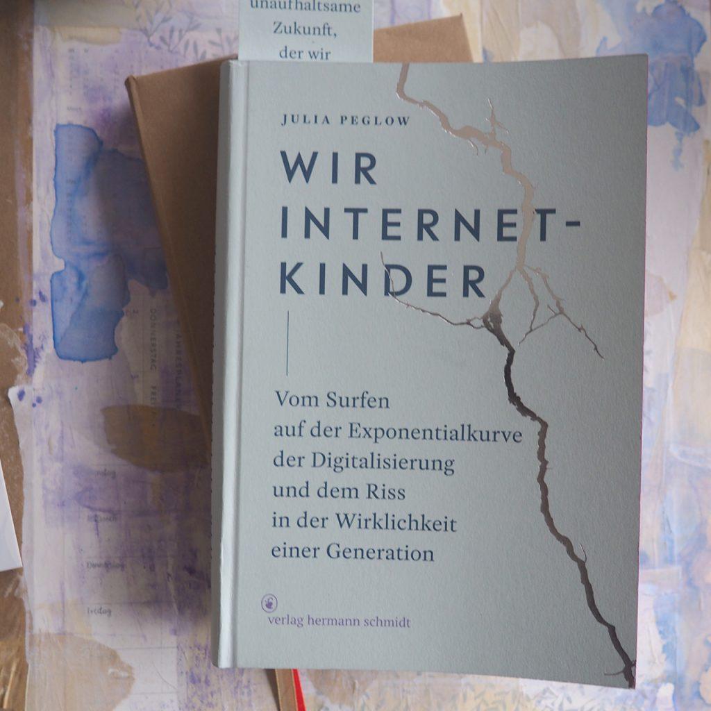 Riss im Kalender, MittwochsMIX 1_2022
Buch Wir Internetkinder, Hermann Schmidt Verlag
©muellerinartstudio