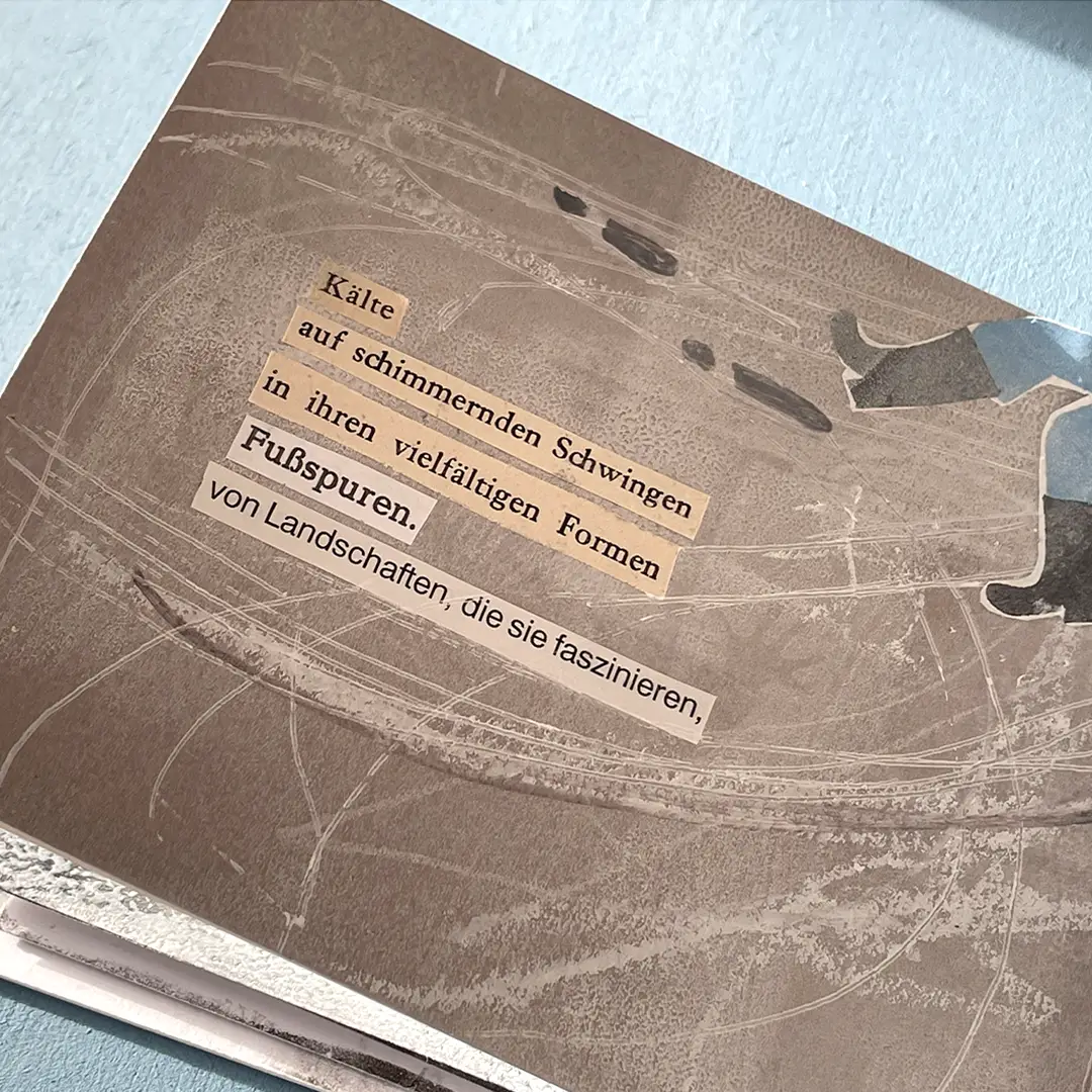 Januarbüchlein weiss, grau, Spuren ©muellerinartstudio