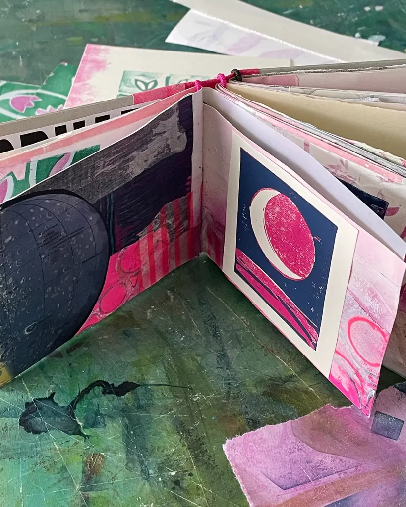 Monatsbüchlein Februar 2026, Pink, Jahr der Landschaften
©muellerinartstudio