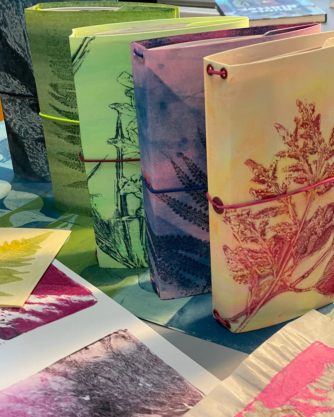 Frühlingsdruckerei "Bunte Blätter" ©muellerinartstudio