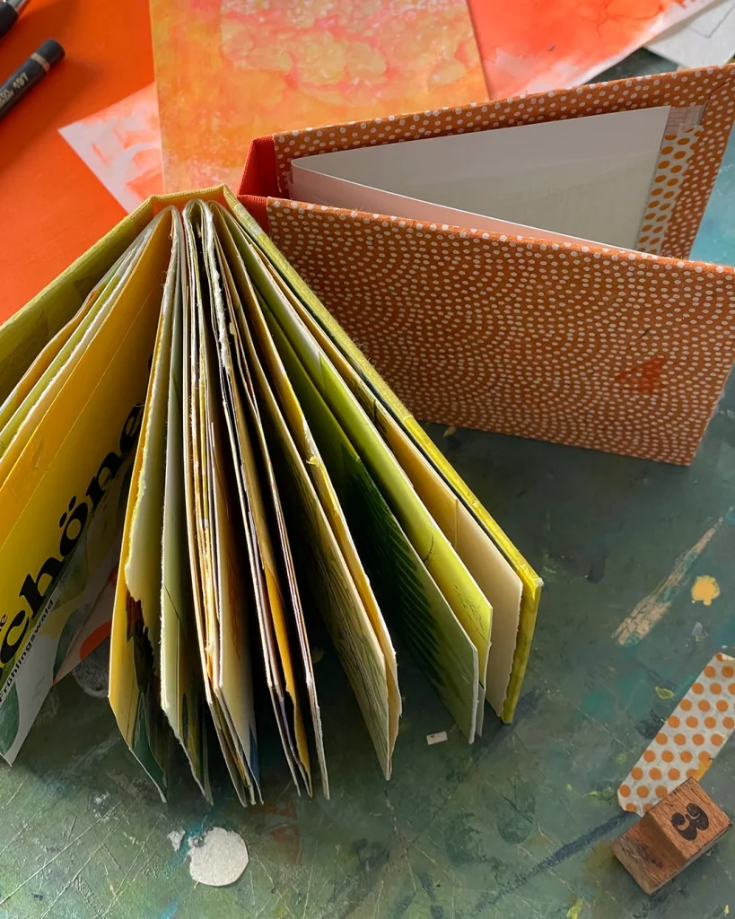 März-und Aprilbüchlein ©muellerinartstudio
