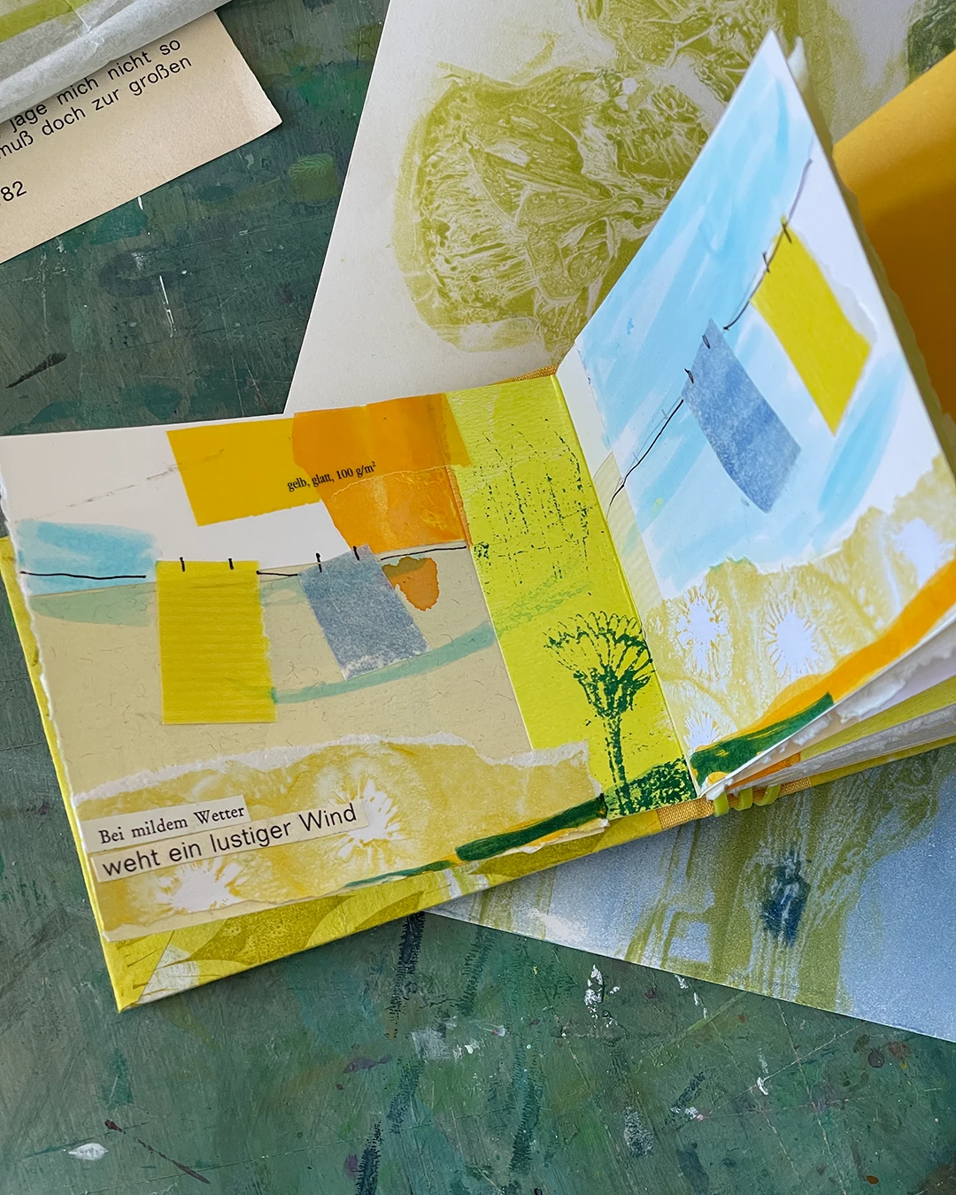 gelbes März-Monatsbüchlein ©muellerinartstudio