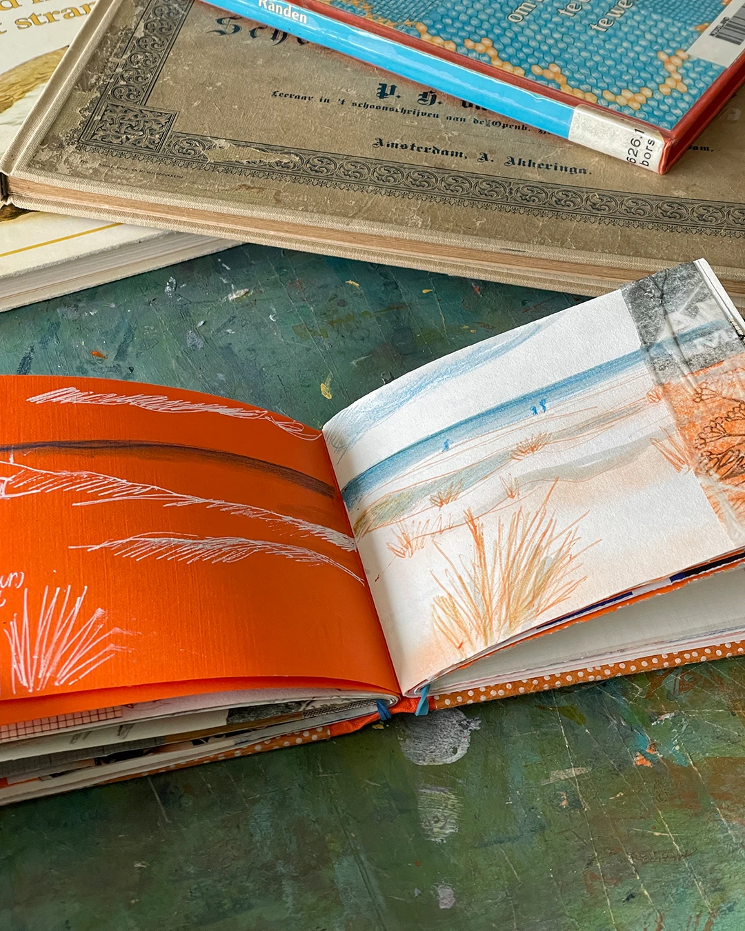 Monatsbüchlein Orange April 2026 ©muellerinartstudio