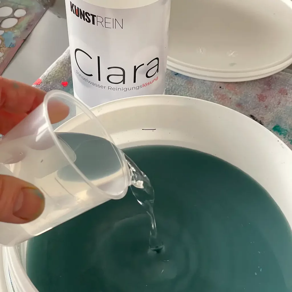 Acrylfarb-Wasser reinigen ©muellerinartstudio