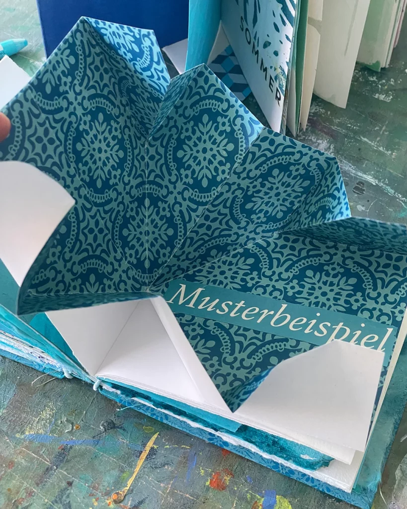 Monatsbüchlein Juni 26 ©muellerinartstudio
