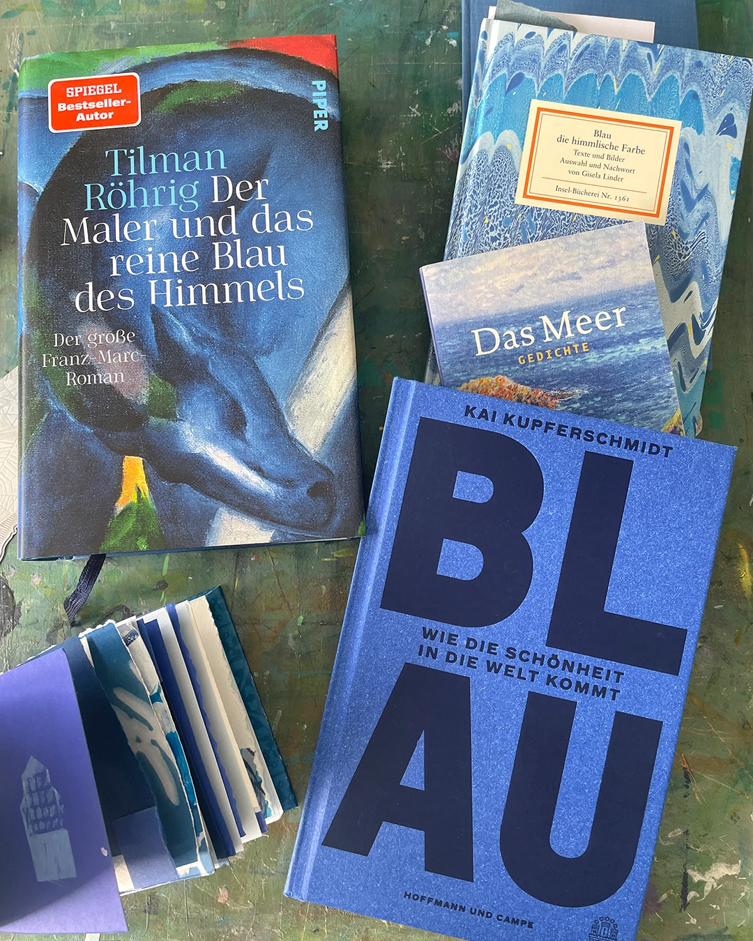 Blaue Bücher ©muellerinartstudio
