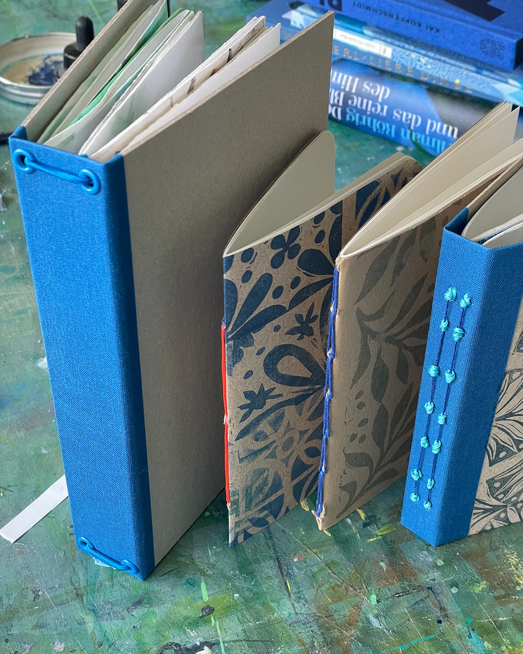 blaue Bücher ©muellerinartstudio