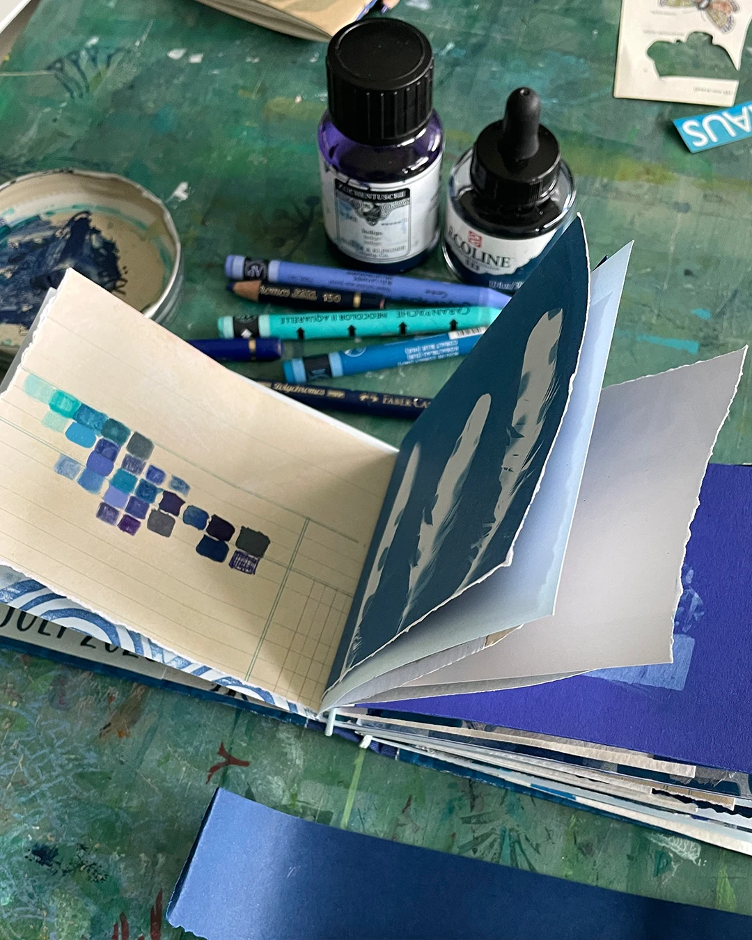 Blaues Julibüchlein ©muellerinartstudio
