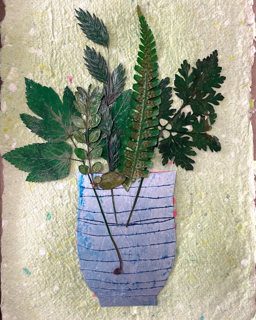 sommerlicher Milchtütendruck auf handgeschöpftem Papier mit Pflanzendruck und Chine Collé
©muellerinartstudio