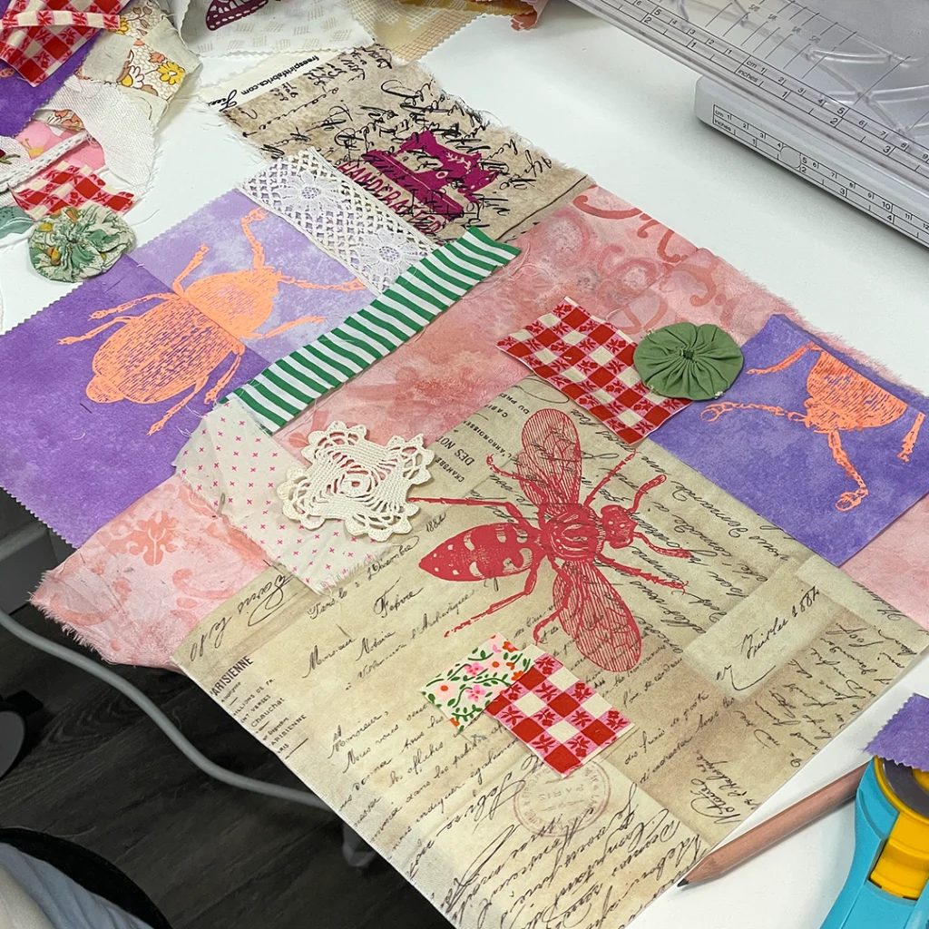 Textile Bücher Eskalation Frau Gäbel und Frau Müller im Almatela ©muellerinartstudio