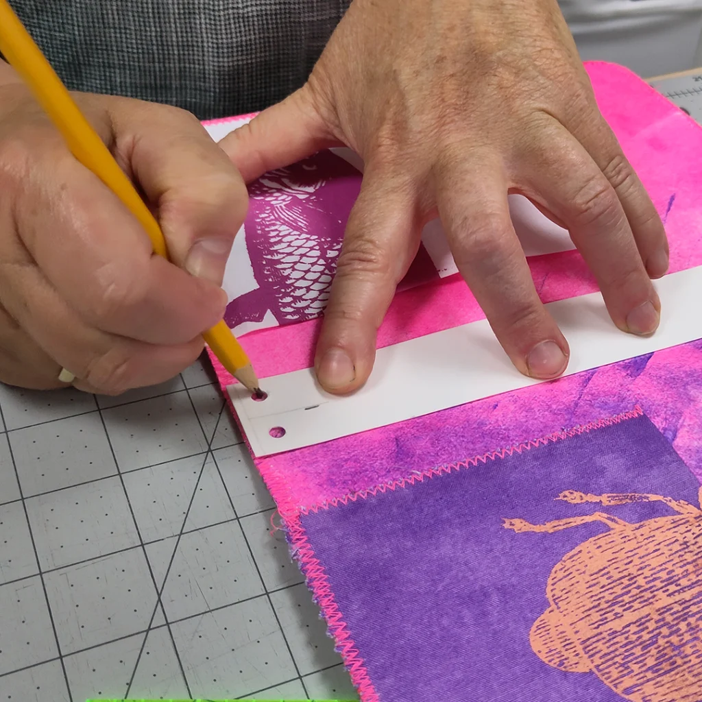 Textile Bücher Eskalation Frau Gäbel und Frau Müller im Almatela ©fraugäbel